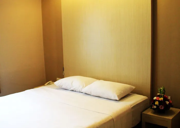 Collection O Near Bajra Sandi Monumen Formerly Grand Puri Ayu Hotel